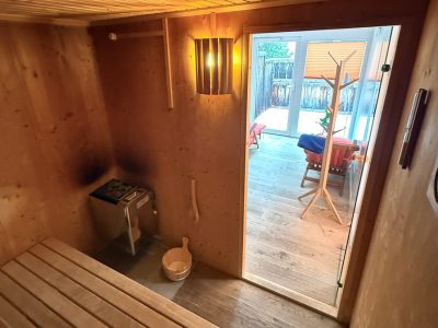 Privates Saunaerlebnis mit Blick auf den Piz Palü vom Vorraum aus