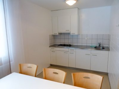Die Küche mit dem Gasherd wird von uns zur Verfügung gestellt. Kochgeschirr muss jeder selber mitbringen.